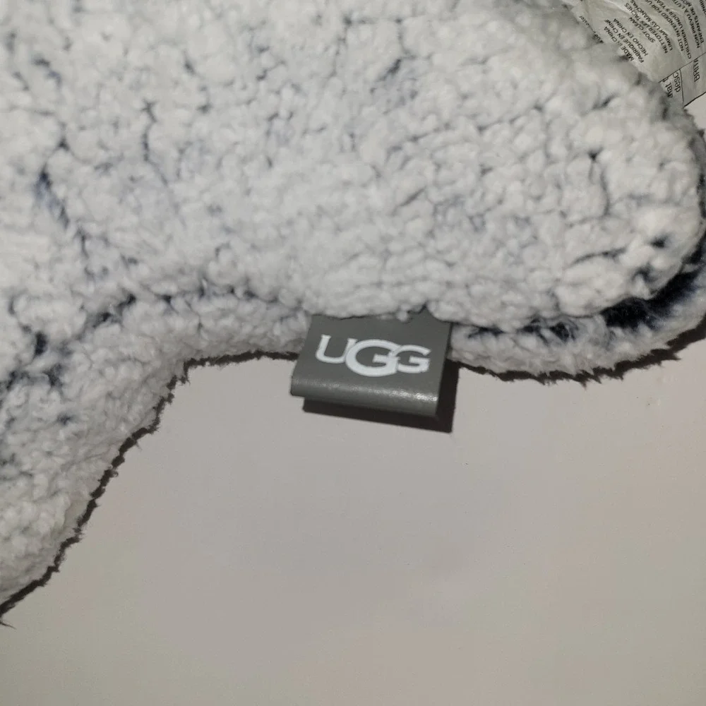 UGG Star Sherpa Throw Pillow In Navy UGG‎ Accessories Decor